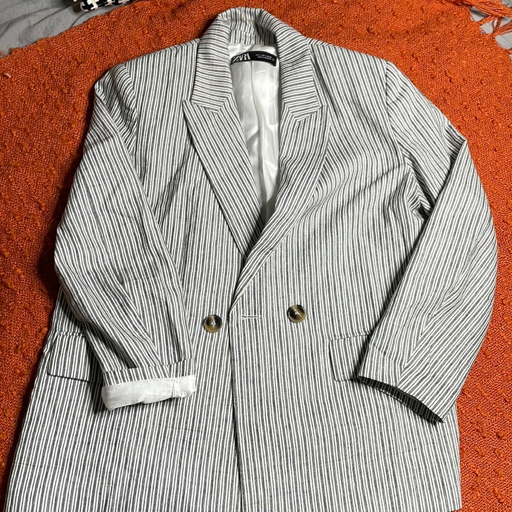ZARA RN77302 navy and white stripe blazer with detail button